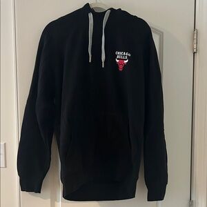Men’s large Antigua Bulls Black Hoodie